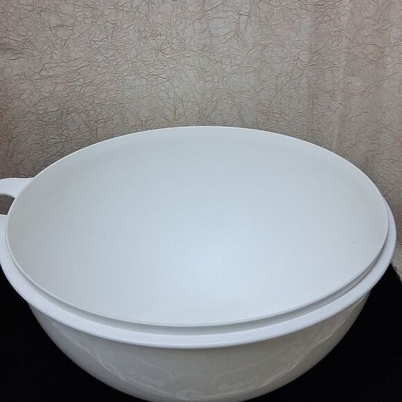 10 pc. -32 C. bowl, pastry sheet, & vtg 8 pc. Utensil Set in Yellow and Orange - Picture 3 of 11